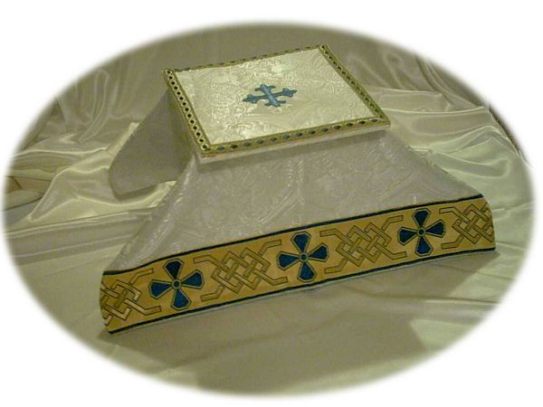 Roman Set - Pure White Fabric with Griffins / Chi Rho